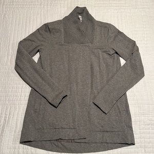 LULULEMON Grey Tunic w/Snap Closure in Front Size 4